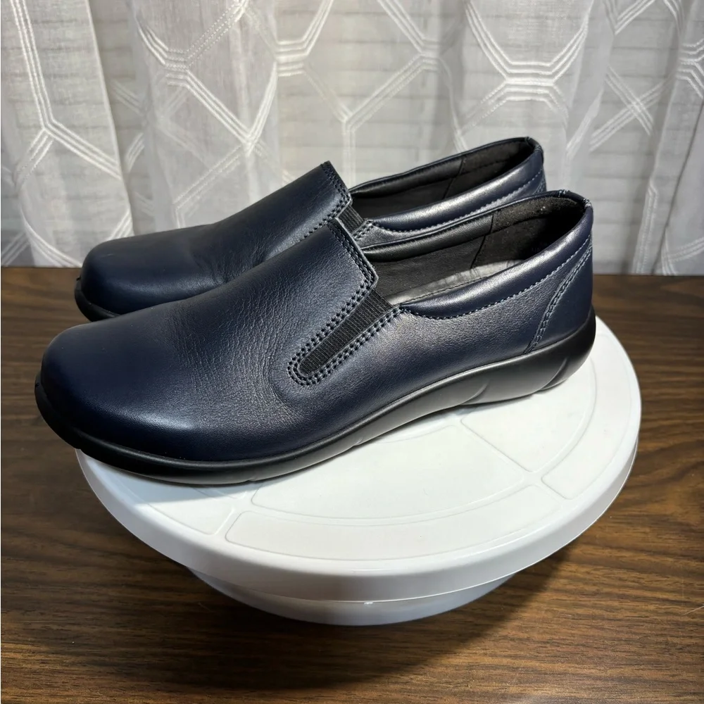 Hotter women’s navy Glove all leather slip on flat loafers NWOT size 6